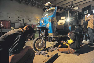 Illustration for article titled The Denver Zoo's Poo-Powered Rickshaw